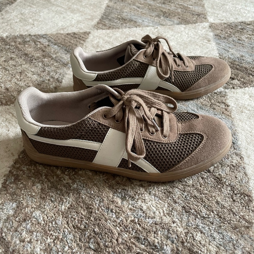 Brown Sneaker - Picture 2 of 4